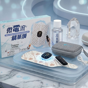 【淞康】ZH005-01-微電導入儀(精裝組)-主機*2、遙控器*1、傳導敷膜*6、傳輸線*1、親膚精華液*2、灰色收納盒*1、硬質(紙盒)收納盒*1、固定帶*4