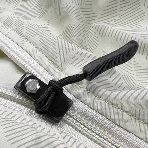 Universal zipper puller