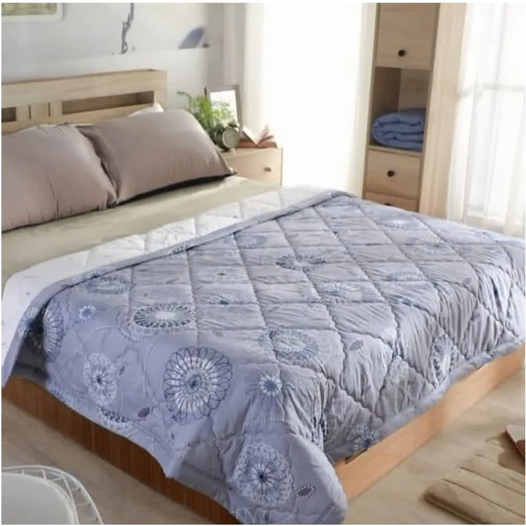 [CINN Far-Infrared] Nano FIR Cooling Quilt with Graphene &ndash; Solar Red / Solar Blue｜5 x 5 ft, , large