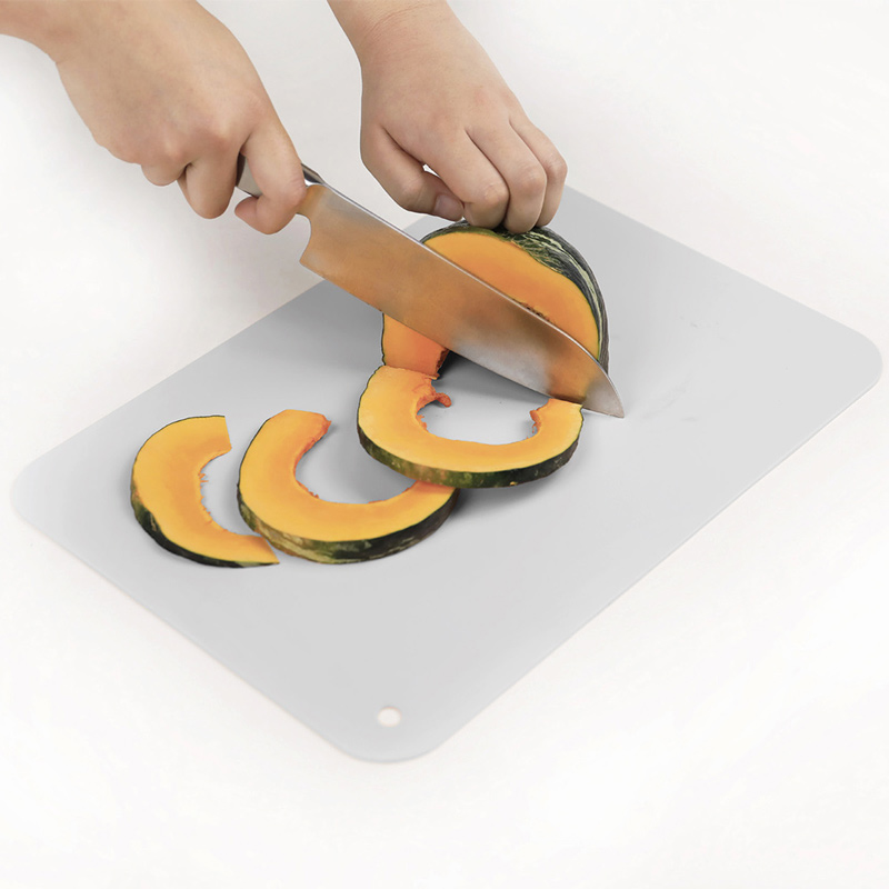 Scratch-resistant synthetic rubber cutting board, , large