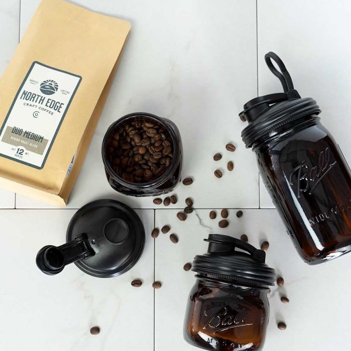 Ball&reg; 32oz/950ml 寬口梅森罐飲料隨行杯-黑色 reCAP Mason Jars Lid POUR cap 全新升級防漏/飲料隨行杯/提把蓋/飲料蓋/冷水壺, , large