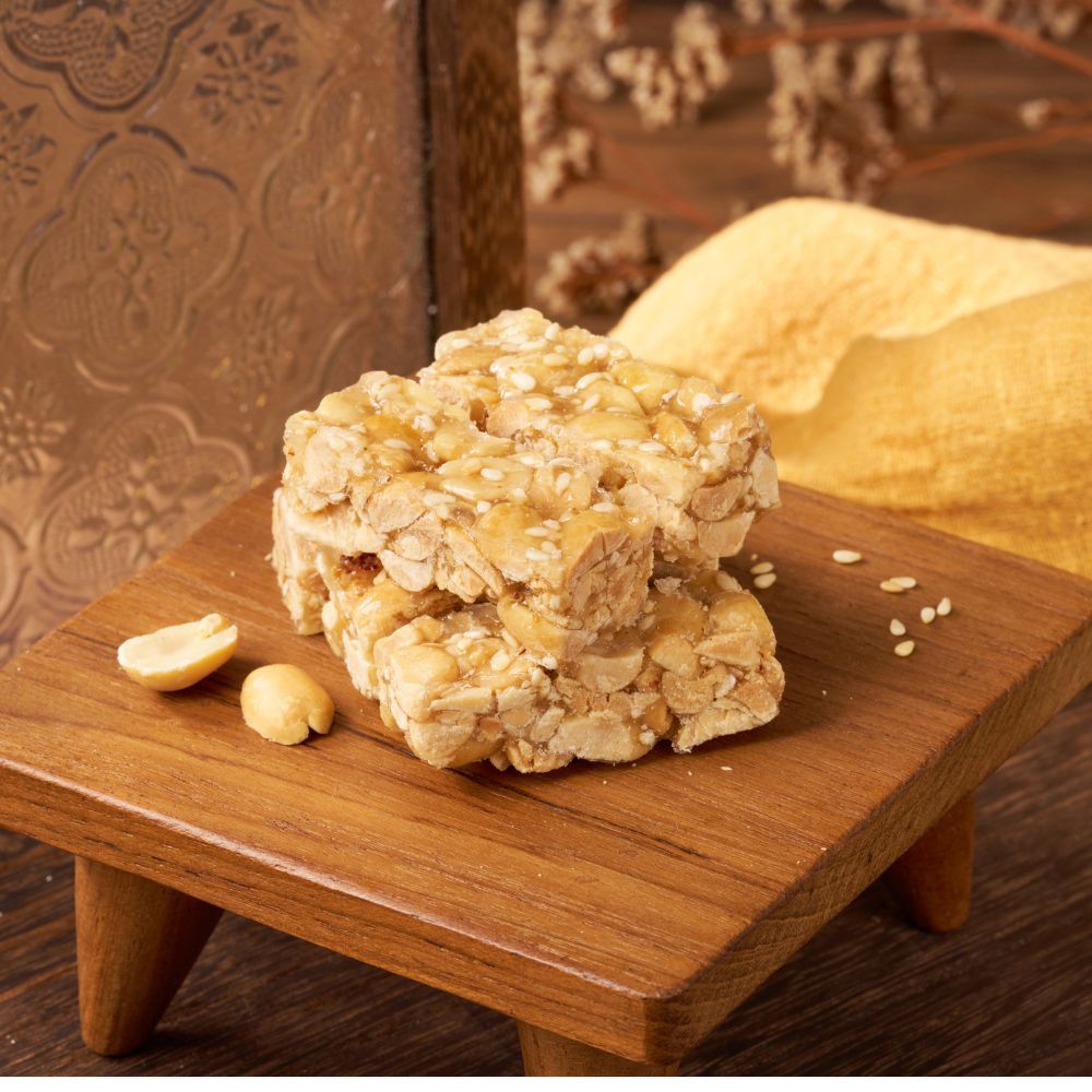 &ldquo;Good Things Happen&rdquo; Peanut Gift Box (Peanut Brittle, Crispy Peanut, Soybean Peanut) | Handmade Sweet & Spicy Nut Candy, Ideal Festival Gift【ChouChou Enterprise】, , large