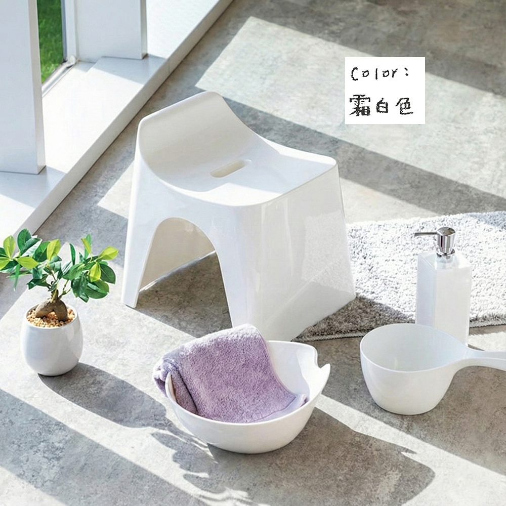【HUBATH】Japan-Made Curved Bath Stool 30cm with Dipper (2-Piece Set) (Ag+ Antibacterial Material / Supports up to 100 kg / Splash-Resistant Design / Shower Chair) &ndash; Mist Blue, , large