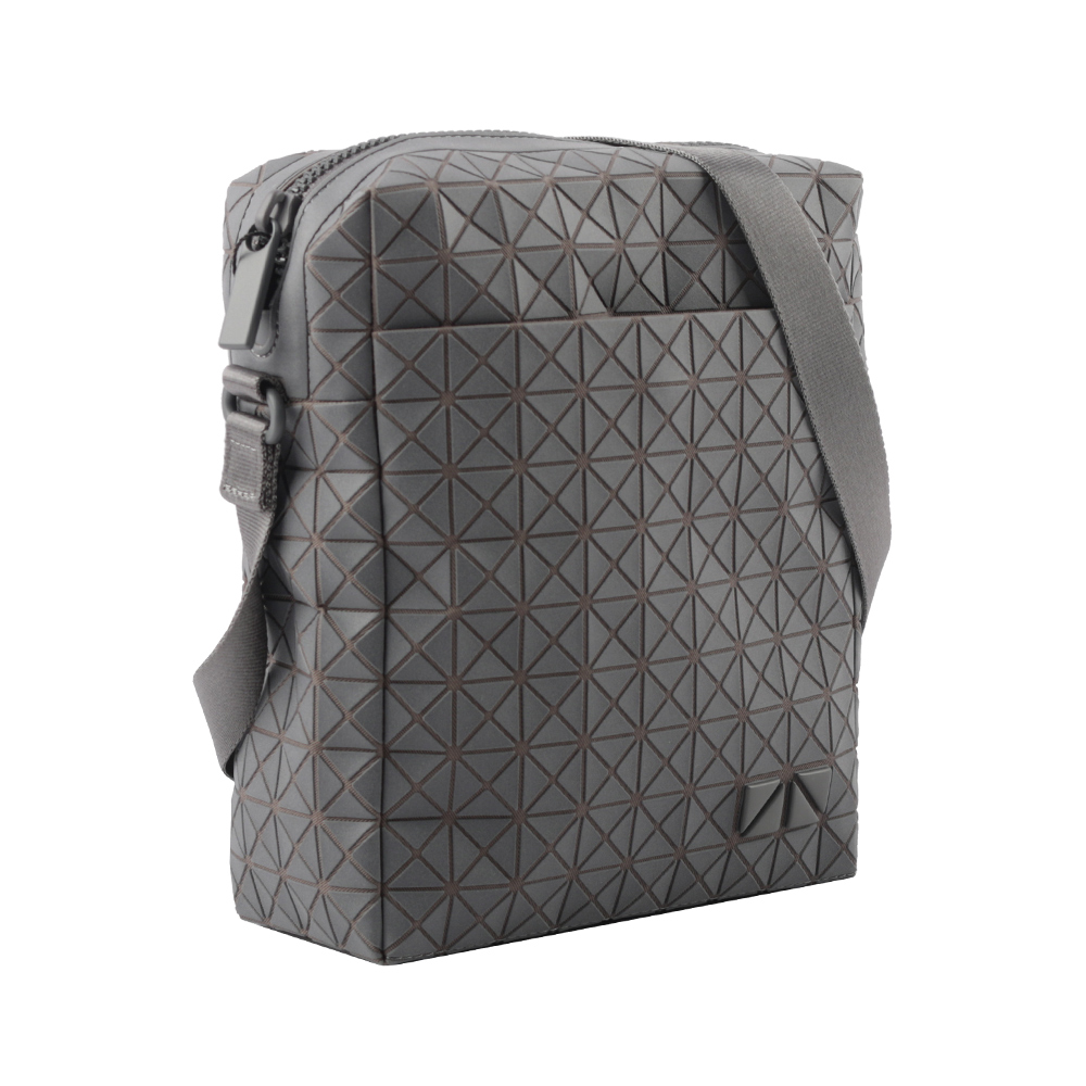 ISSEY MIYAKE BAO BAO Voyager 霧面尼龍拉鍊斜背包/灰色, , large