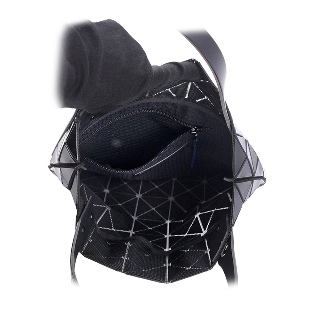 ISSEY MIYAKE BAO BAO PRISM 7X7 亮面手提包/黑色, , large
