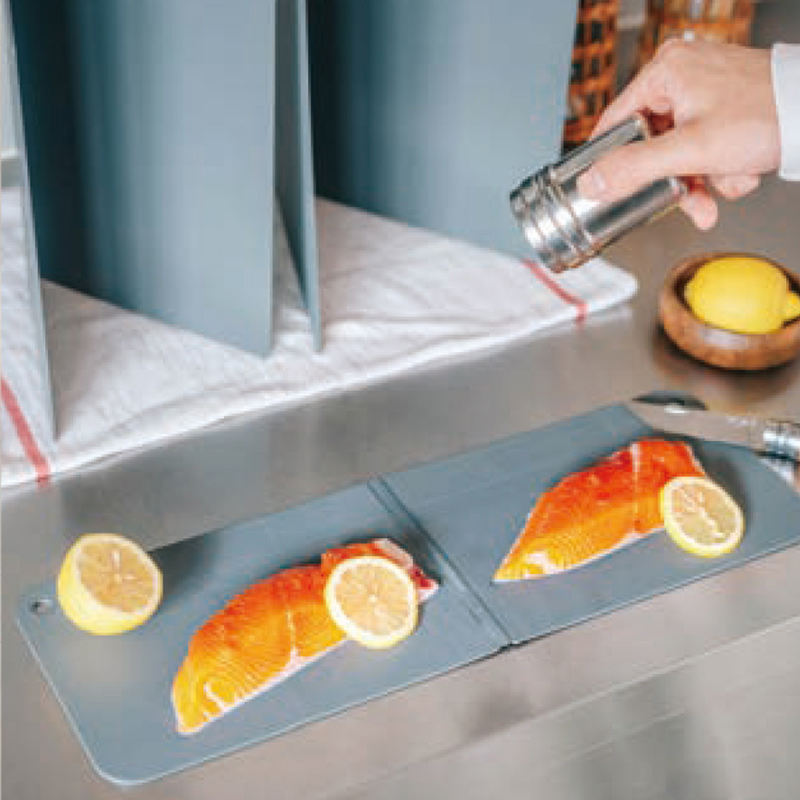 Foldable cutting board that can be hung upright to dry, , large