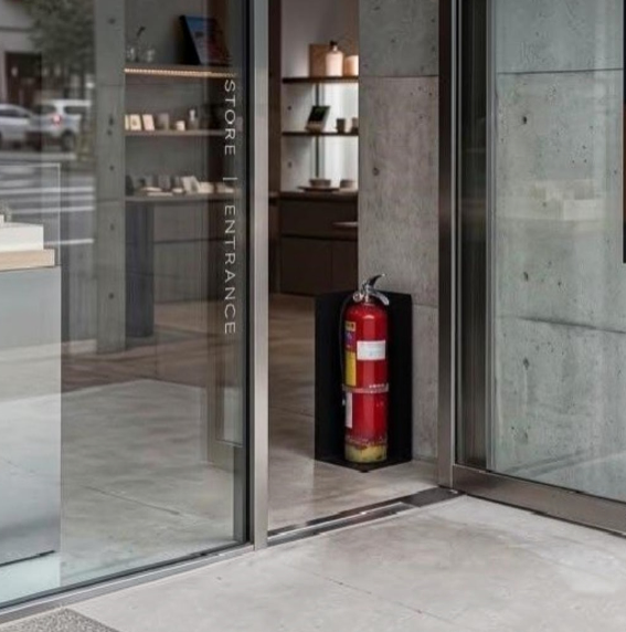 【 SHAONIANNA.TW 】室內用金屬滅火器美化展示架｜極簡設計・不破壞空間美感, , large