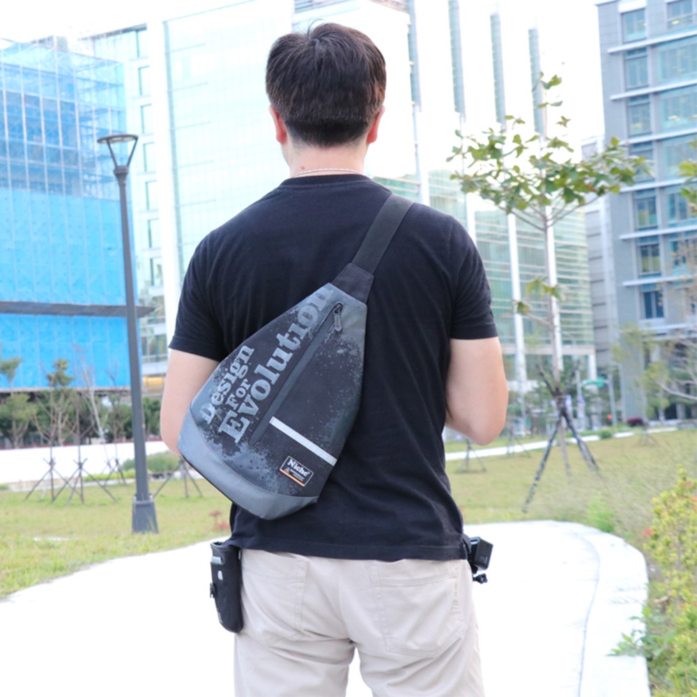 【Niche 樂奇】三角型 跨肩背包 男生單肩背包 防水單肩背包 休閒旅遊背包  N-5211, , large