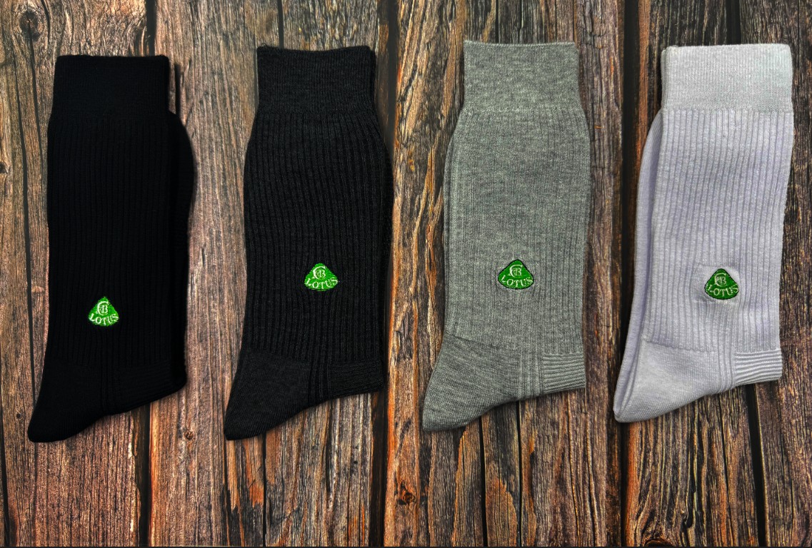 Carrefour Exclusive｜RUNWAY &ldquo;Lotus&rdquo; Classic Striped Socks &ndash; British Gentleman Style, Premium Double-Needle Knit, Embroidered Crew Socks for Men, Dark Gray, 1 Pair, , large