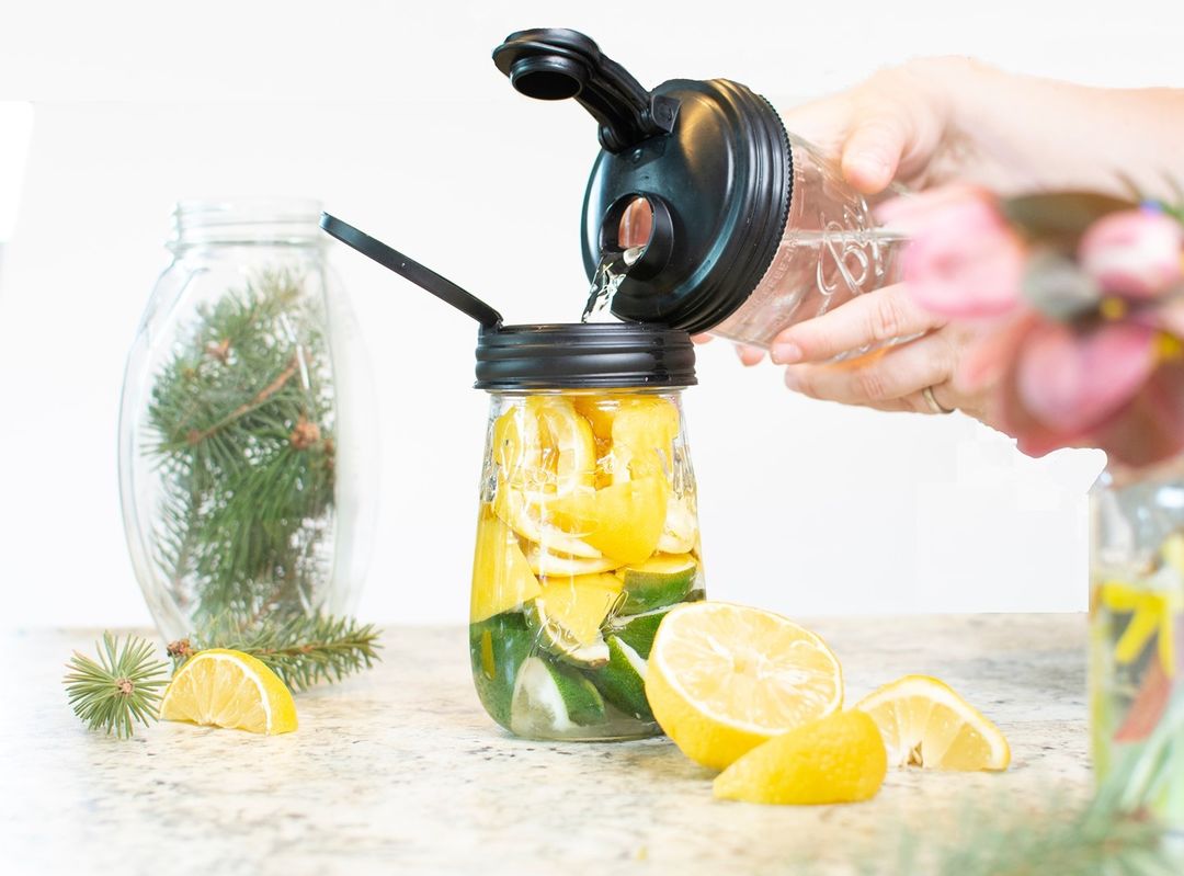 Ball&reg; 32oz/950ml 寬口梅森罐飲料隨行杯-黑色 reCAP Mason Jars Lid POUR cap 全新升級防漏/飲料隨行杯/提把蓋/飲料蓋/冷水壺, , large