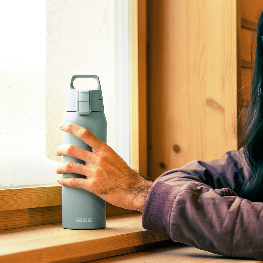 [瑞士百年 SIGG] Shield 三層超輕保溫瓶 750ml, , large