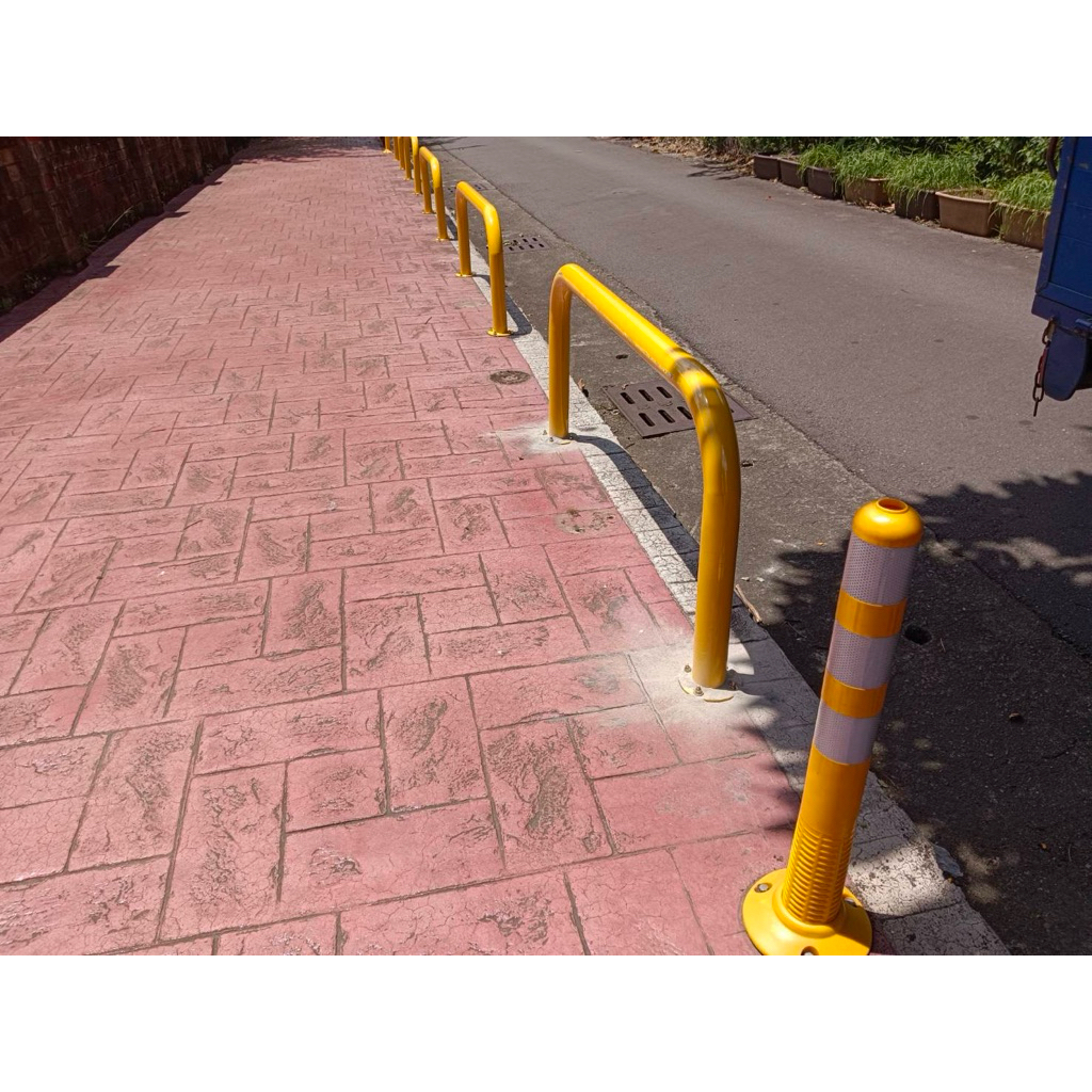 【 SHAONIANNA.TW 】工程用黃色U型防護欄｜防撞欄杆｜金屬結構 水泥地固定黃色U型防撞欄｜人行道護欄 防護欄, , large
