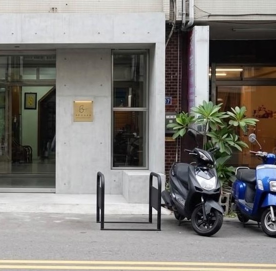 【 SHAONIANNA.TW 】店門口防停車通道架｜高強度一體成型金屬拒馬｜夜市商圈排隊動線架｜商用出入口引導架｜防違停欄杆 安全保障, , large